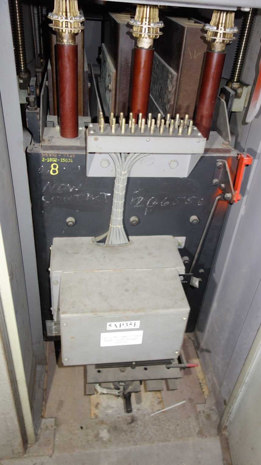 LOT OF 8 ASSORTED ALLIS CHALMERS SWITCHGEAR BREAKERS (DELAYED REMOVAL) - SWITCHGEAR