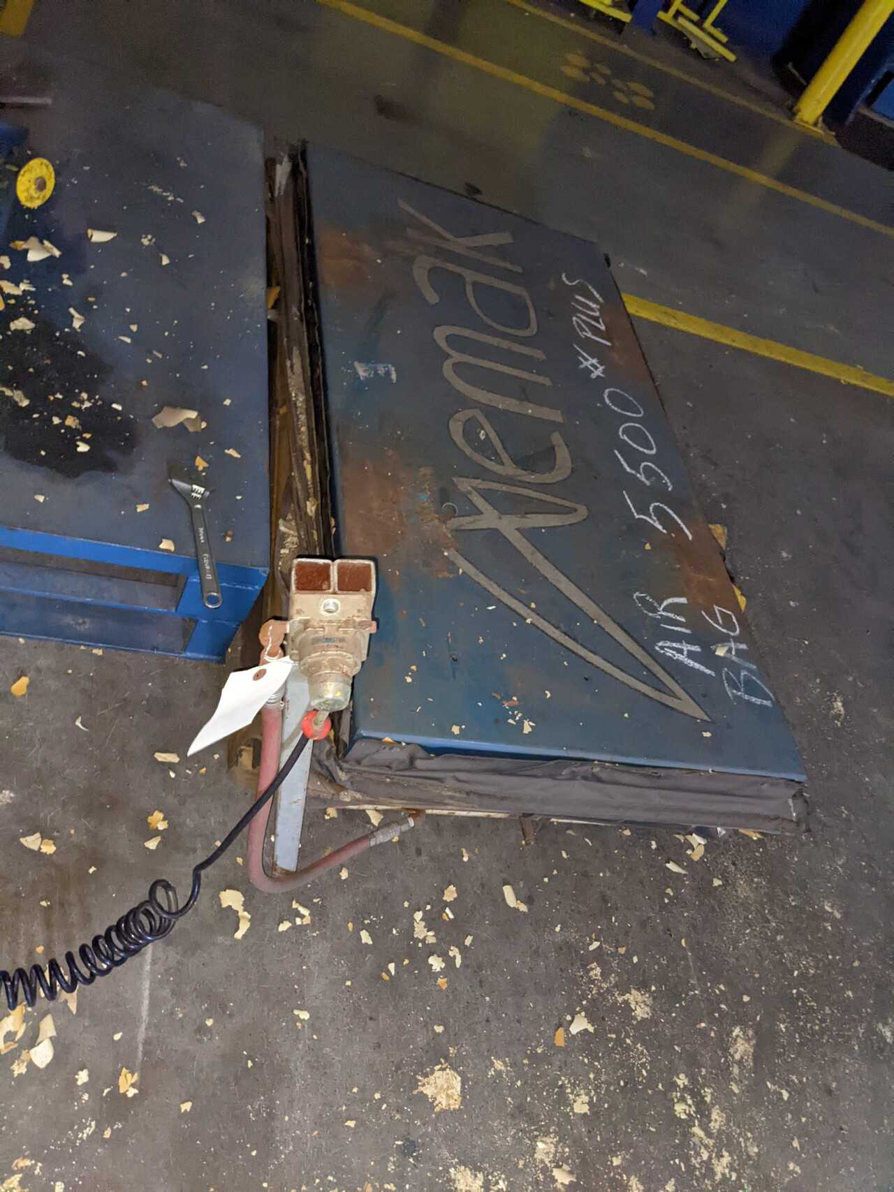 LIFT TABLE - MATERIAL HANDLING