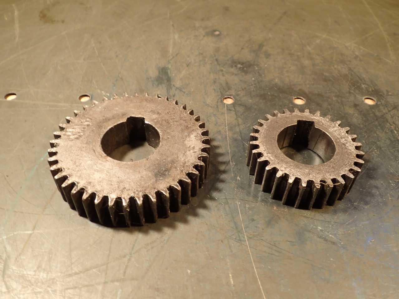 2-Piece Lot Lathe Change Gears: 1-1/4" Keyed Bore 3/4" Thick 28 & 40 Tooth - LATHE PARTS