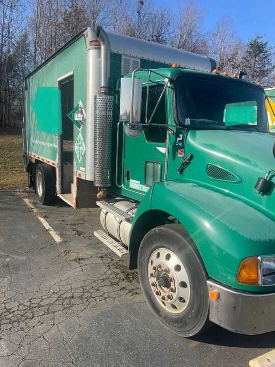 2005 Kenworth T300 Box Van - HYDRO EXCAVATOR TRUCKS