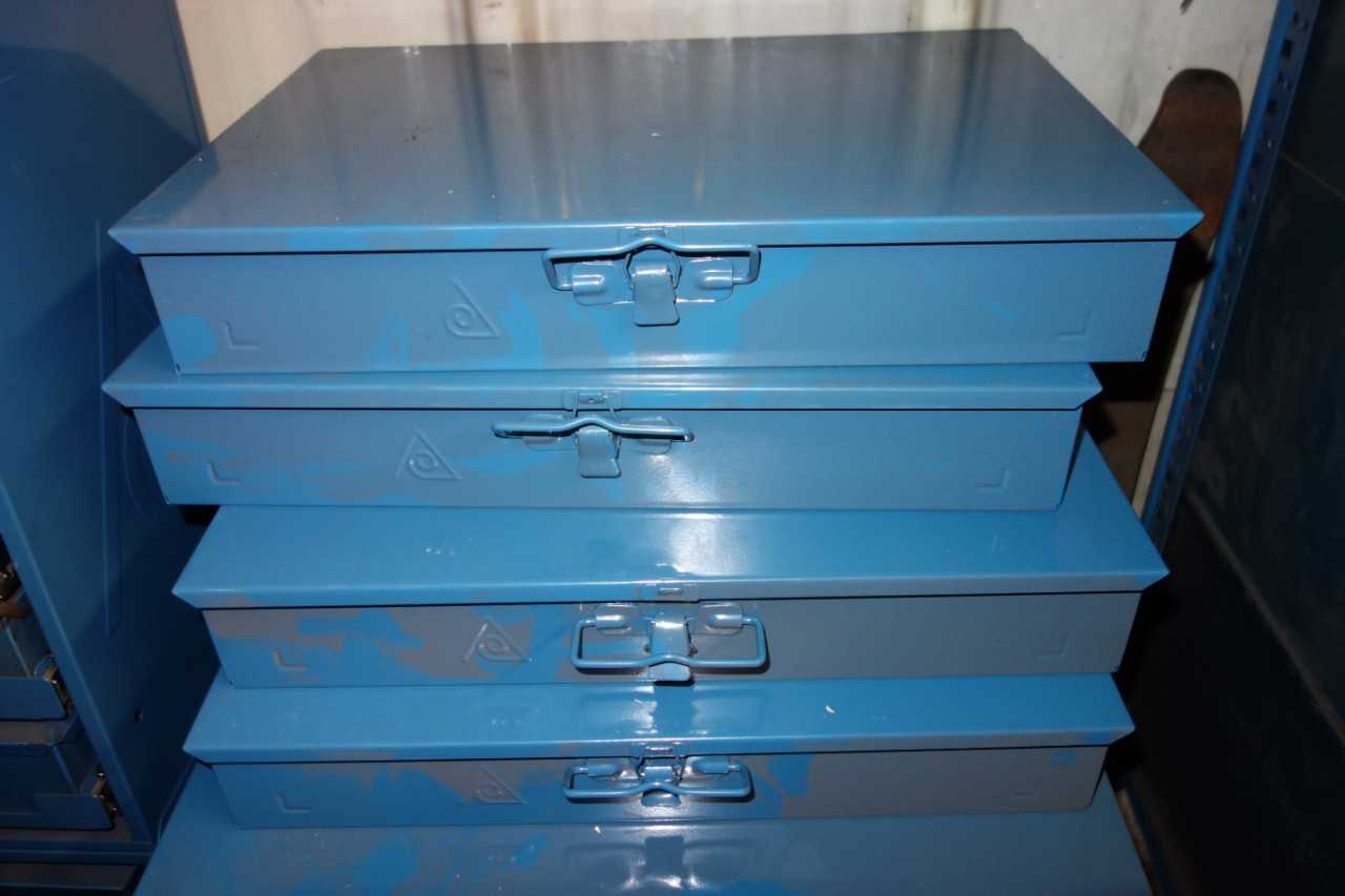 CONTENTS WITH CURTIS TOOLBOX, HARDWARE, SCREWS - ELECTRIC POWER TOOLS