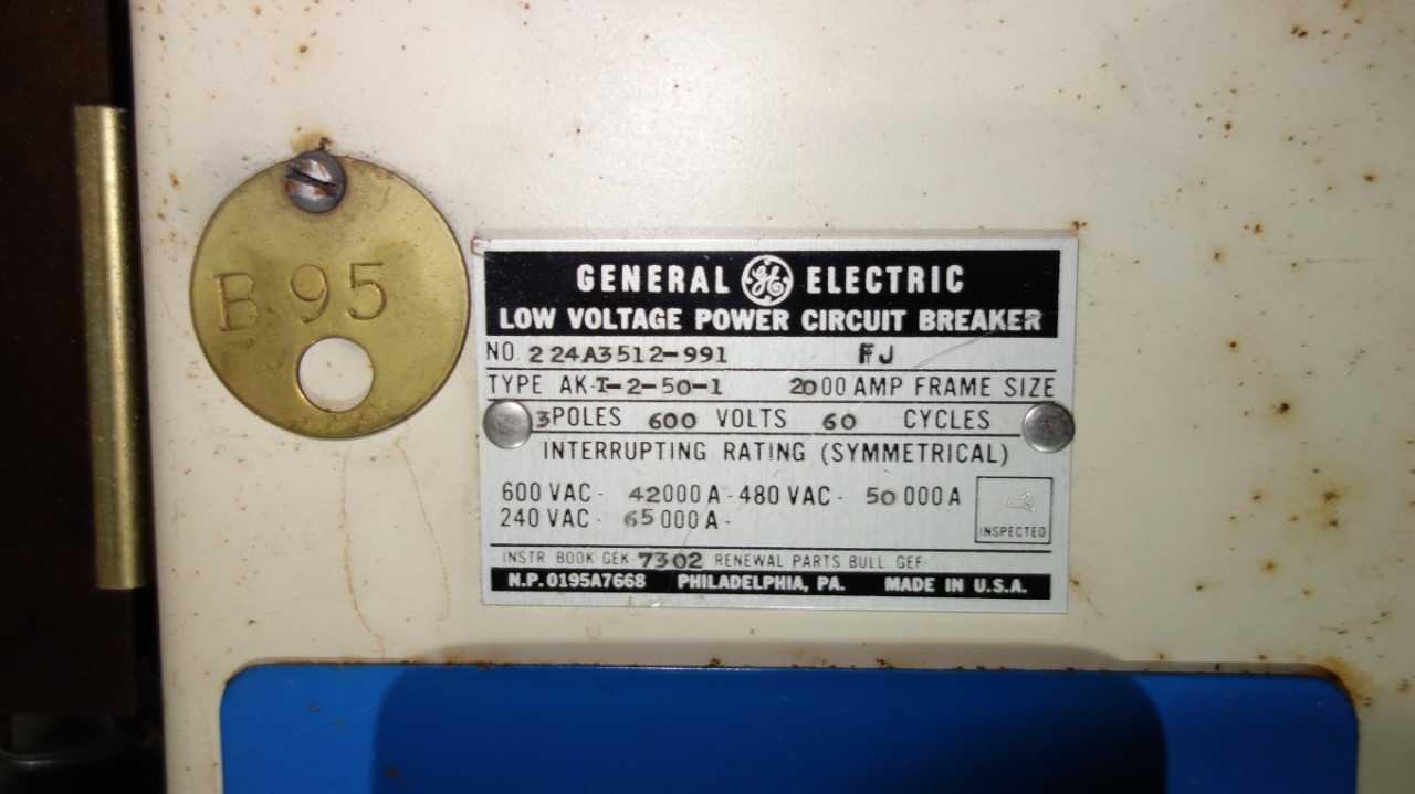 LOT OF 2 GE AIR CIRCUIT BREAKERS 2000AMP / 3000AMP - CIRCUIT BREAKERS