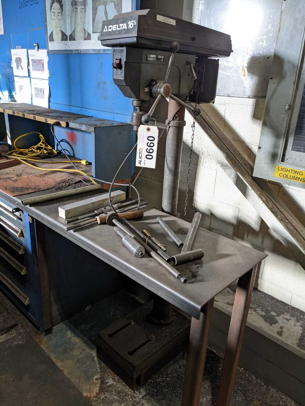 DELTA 17-901 17" FLOOR TYPE DRILL PRESS - UPRIGHT DRILL PRESSES