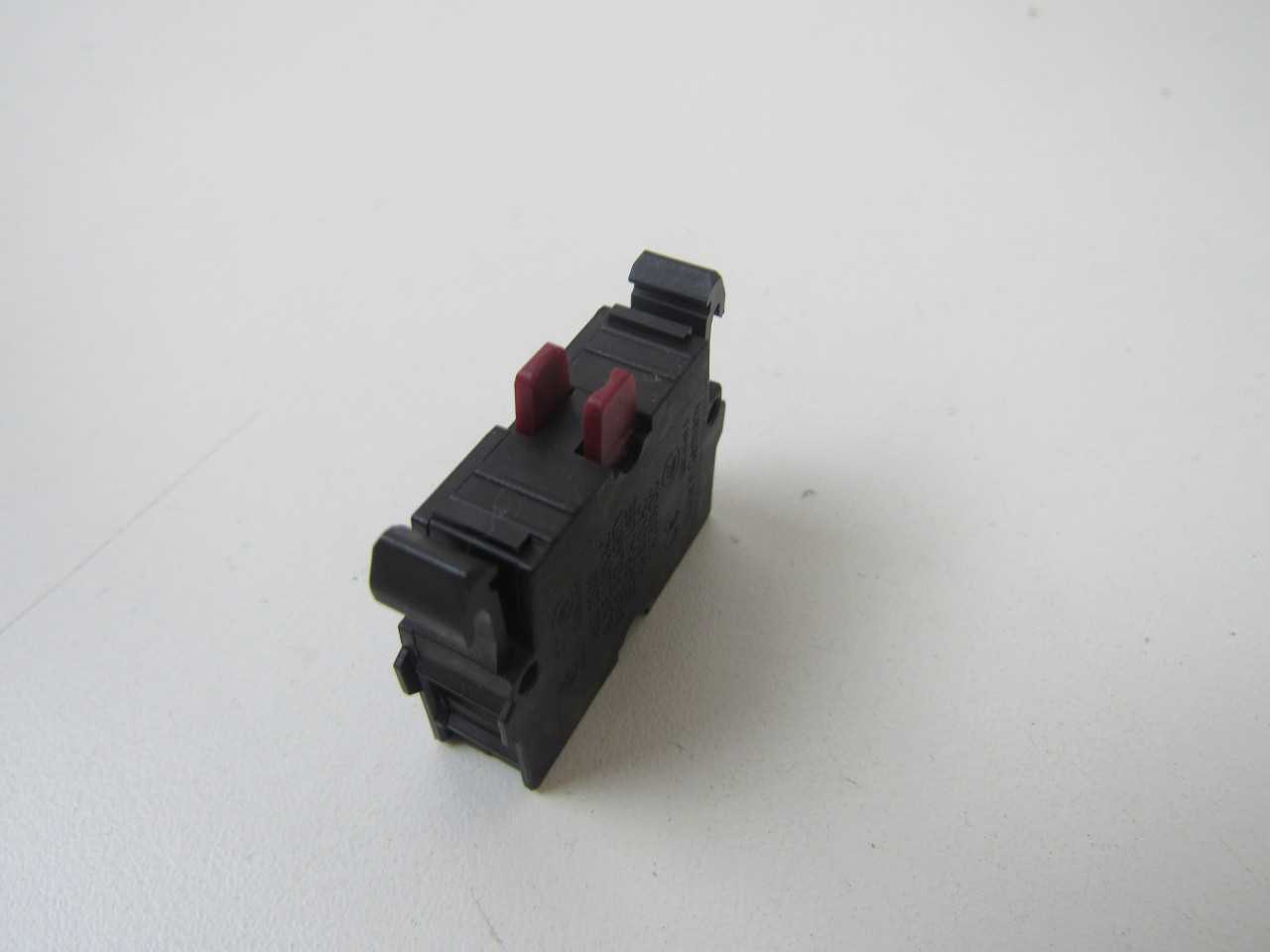 Quantity of 96x M22-K01 Contacts - VALVES