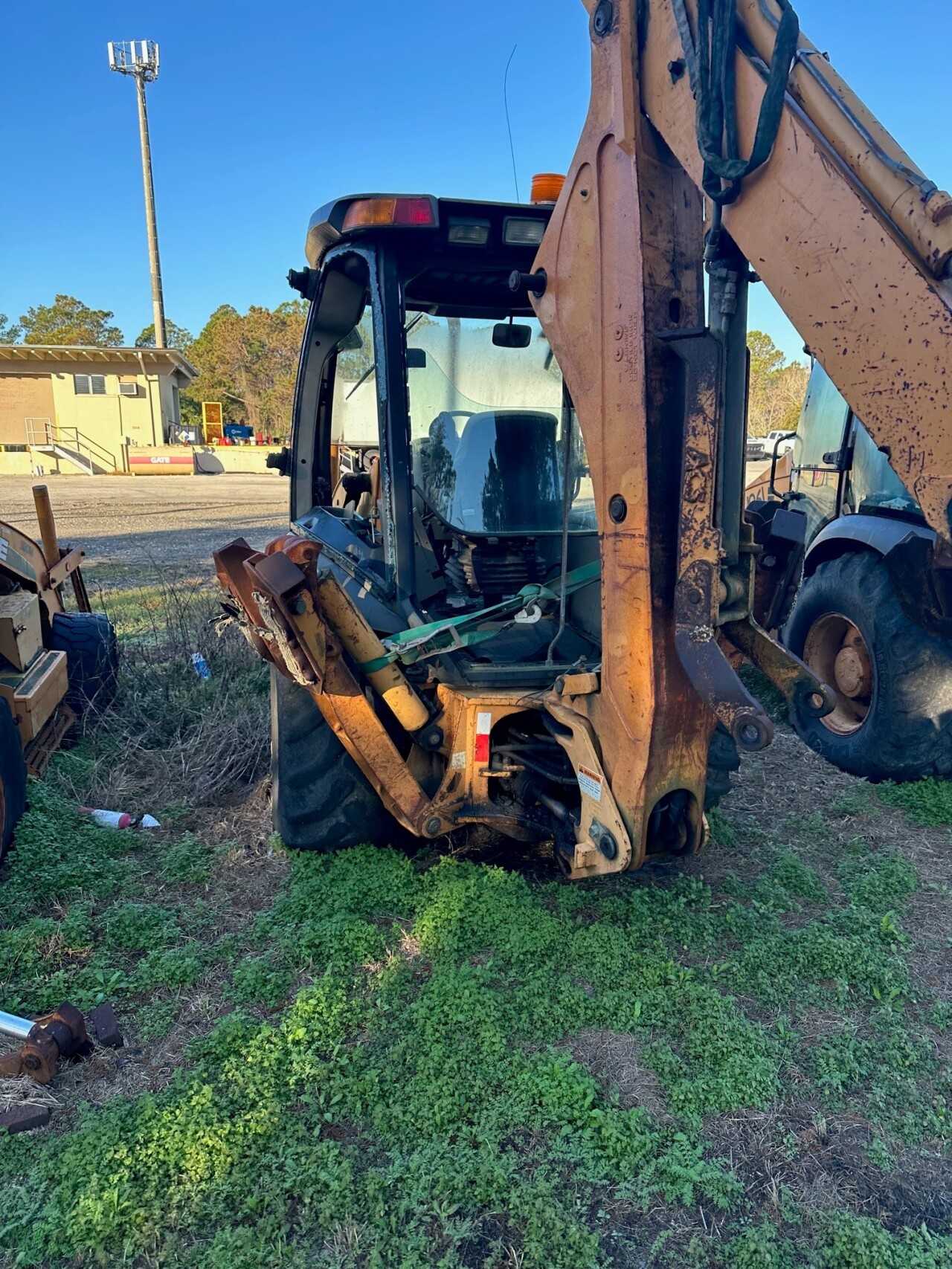 CASE Backhoe 580 M - CONSTRUCTION EQUIPMENT