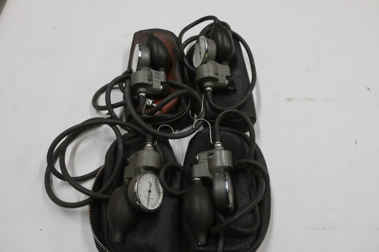 LOT OF 4 ASSORTED WATER PUFFER GAUGES - INDUSTRIAL PARTS