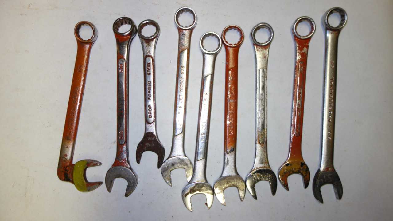 LOT OF 9 ASSORTED COMBINATION WRENCHES - HAND TOOLS