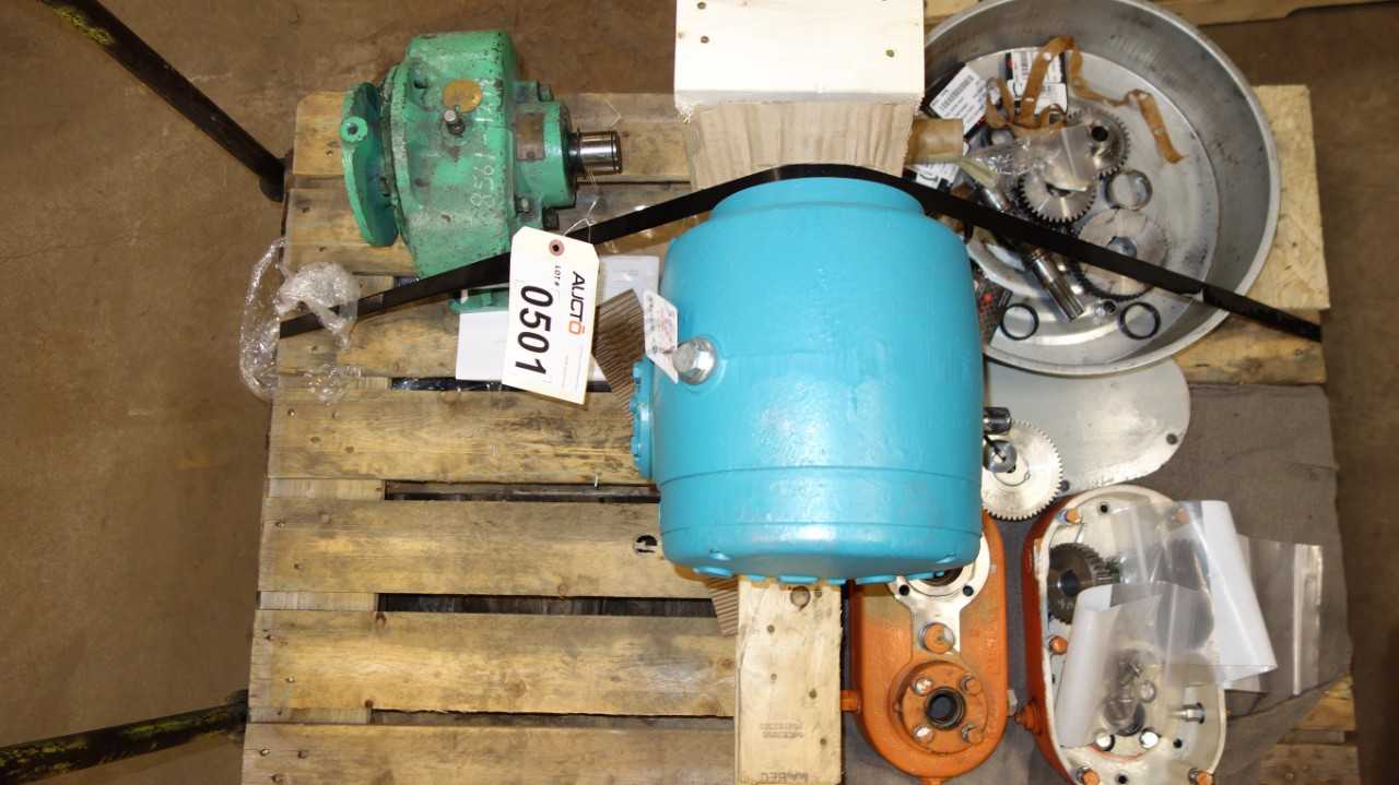 PALLET OF ASSORTED POWER TRANSMISSION, STOCK GEAR REDUCER, COPES VULCAN ROT GEAR PUMP - GEAR REDUCERS