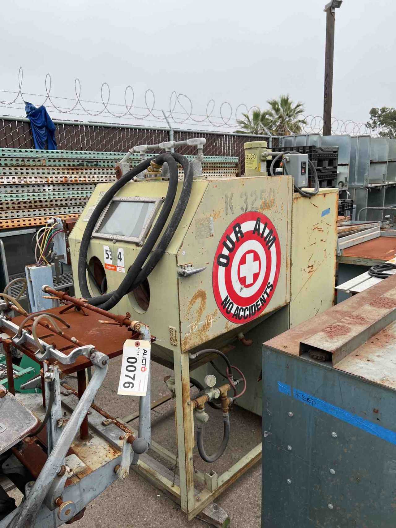 Kelco CH-36-C Blast Cabinet - SAND BLASTING MACHINE