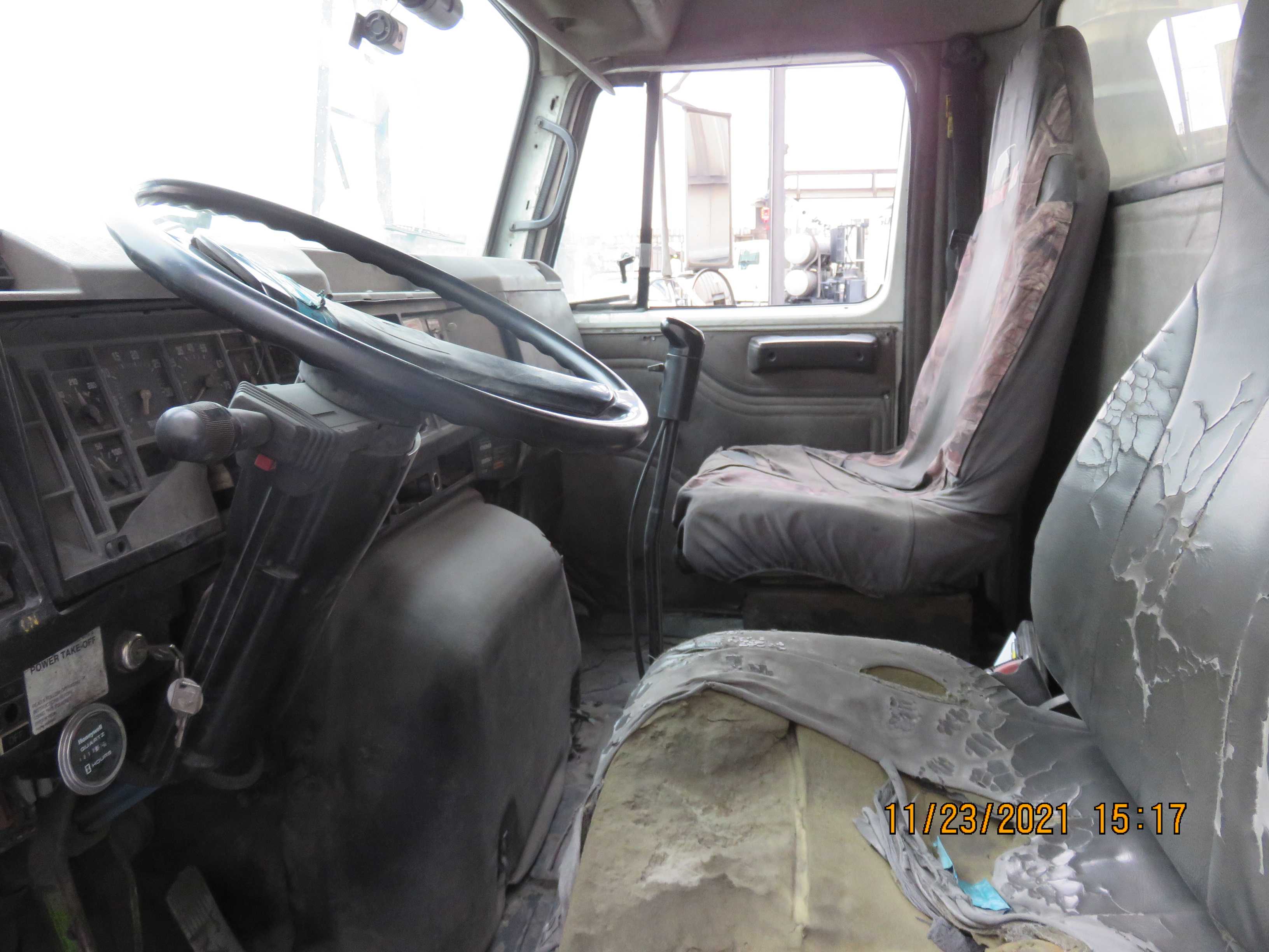 2002 International Guzzler - HYDRO EXCAVATOR TRUCKS