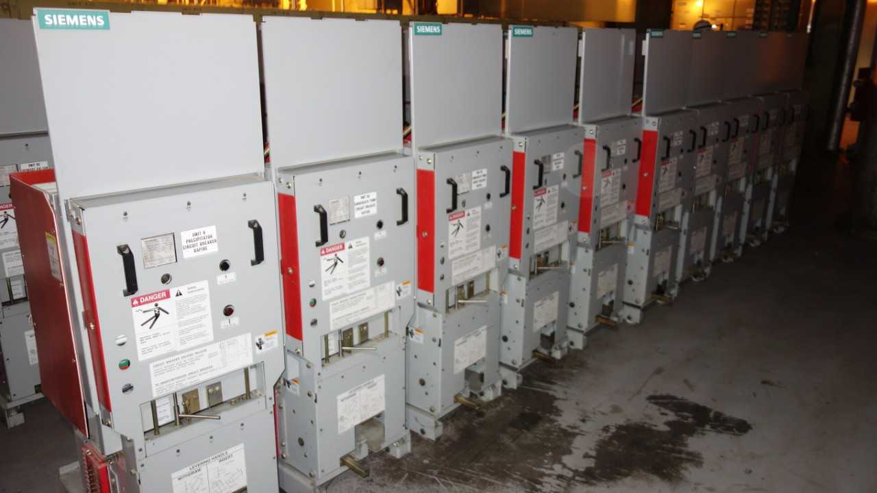 LOT OF 10 SIEMENS 5-MSV-350C-1200-78 1200A 4.76KV AC HIGH VOLTAGE CIRCUIT BREAKER - CIRCUIT BREAKERS