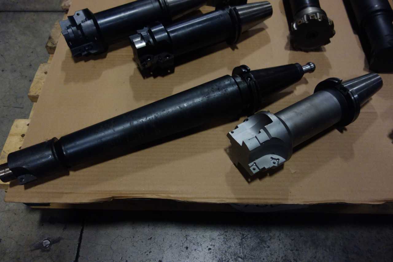 1 PALLET OF ASSORTED 3 JAW POWER CHUCKS, CAT50 TOOL HOLDERS WITH ATTACHMENTS - ELECTRIC POWER TOOLS