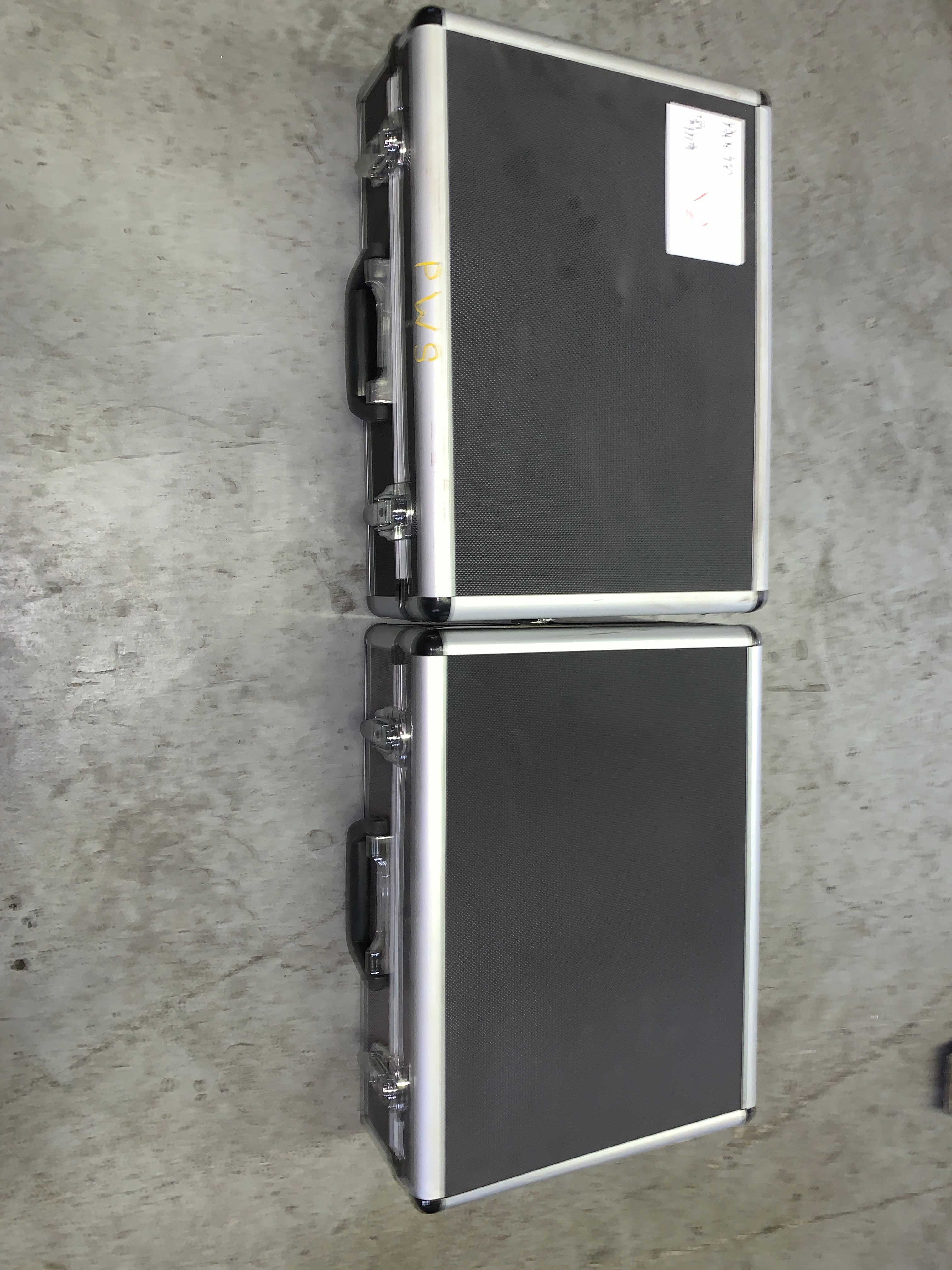 LOT OF TWO PORTABLE ACTUATORS - ELECTRICAL COMPONENTS