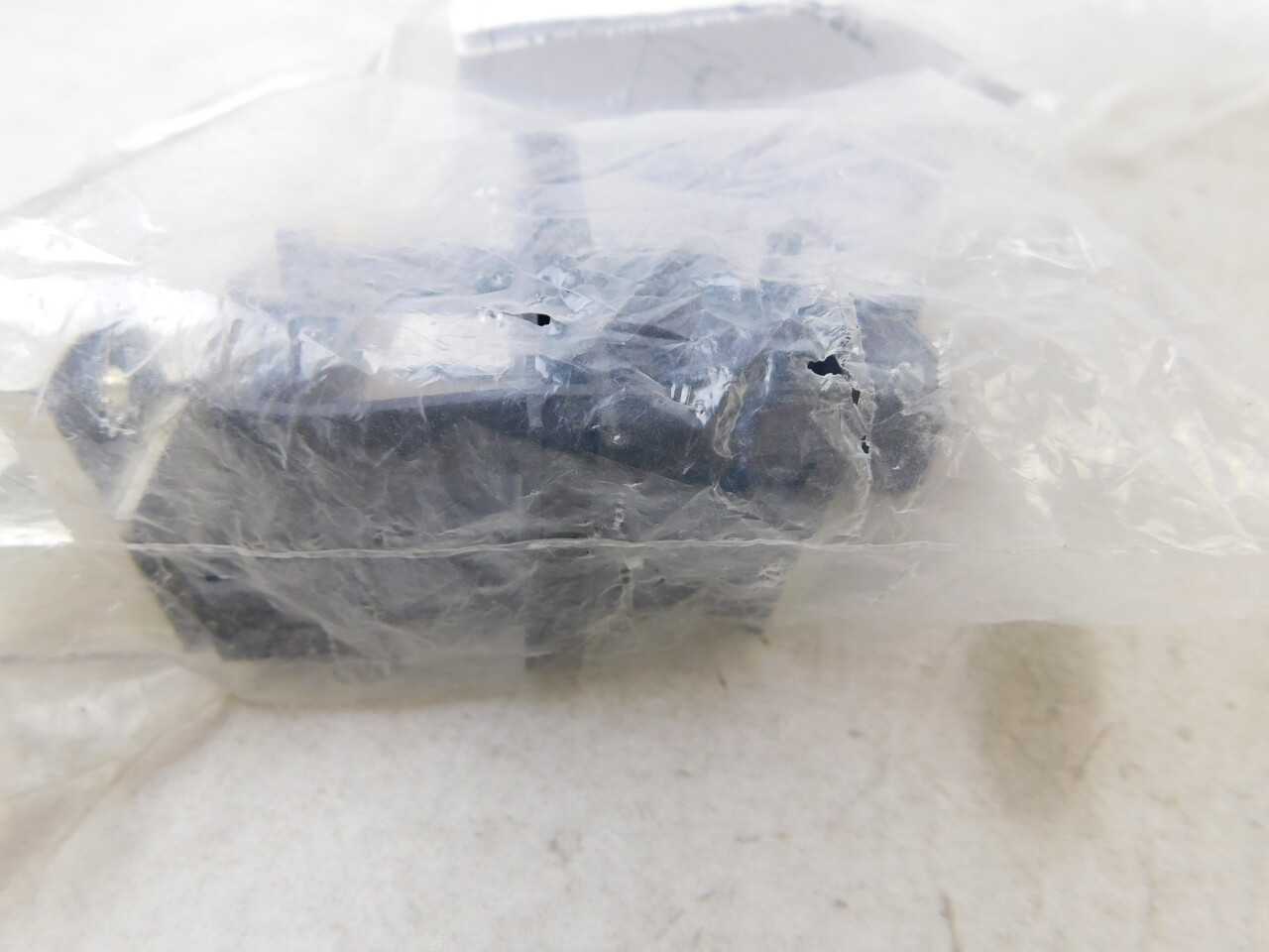 Quantity of 8x CHL225N Lugs - VALVES
