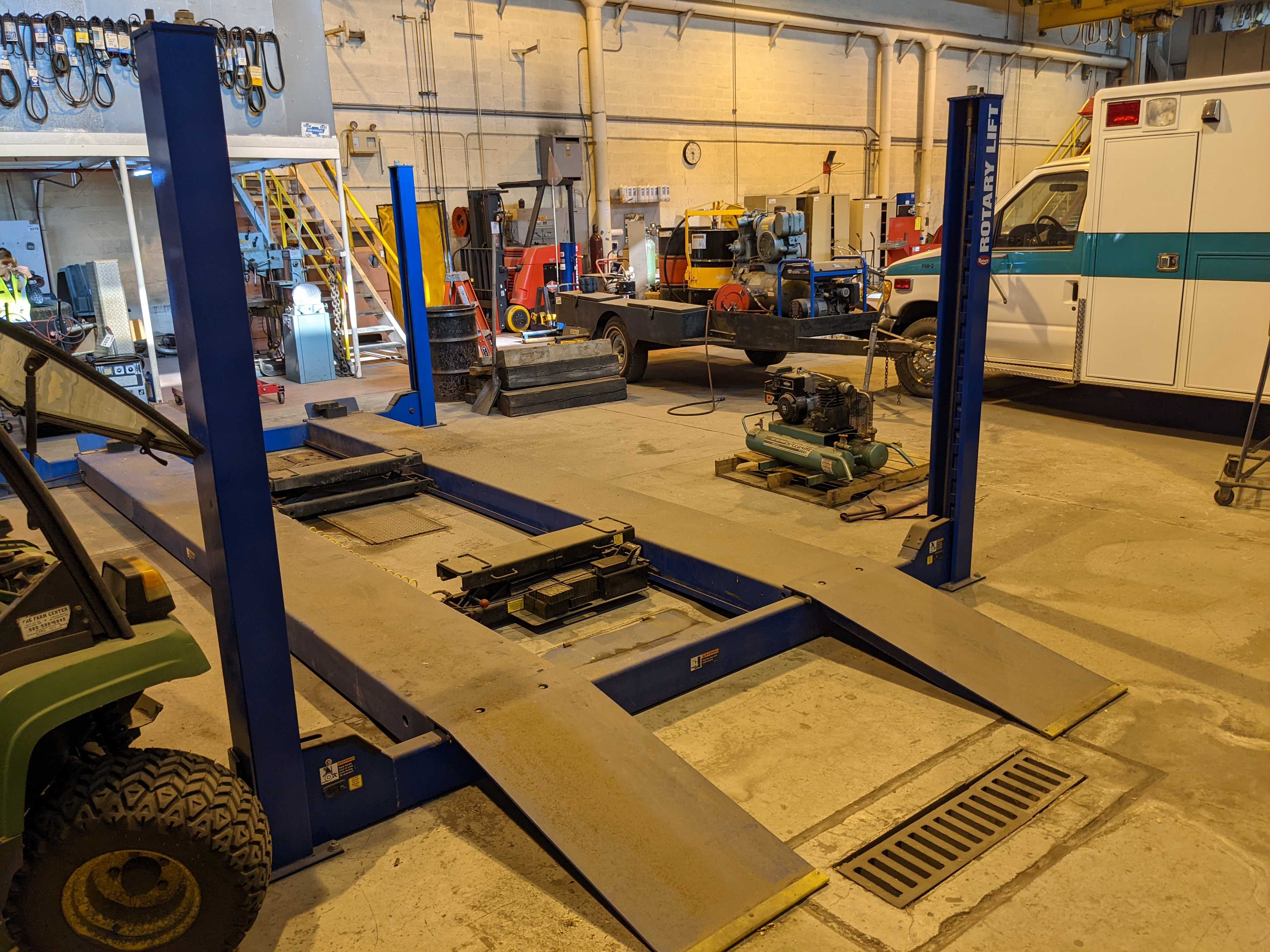 AUTOMOTIVE LIFT - CONSTRUCTION AUTOMOTIVE LIFT - CONSTRUCTION