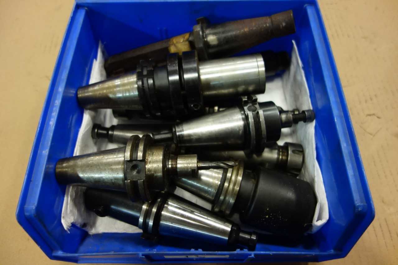 LOT OF ASSORTED CAT40 TOOL HOLDERS - PARLEC, LYNDEX - ELECTRIC POWER TOOLS