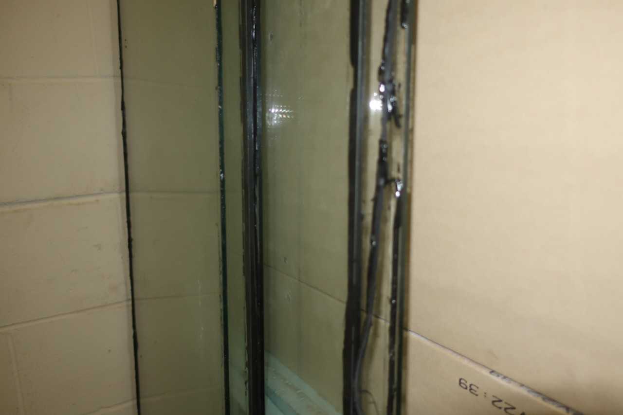 LOT OF 4 GLASS SHEETS - MISCELLANEOUS