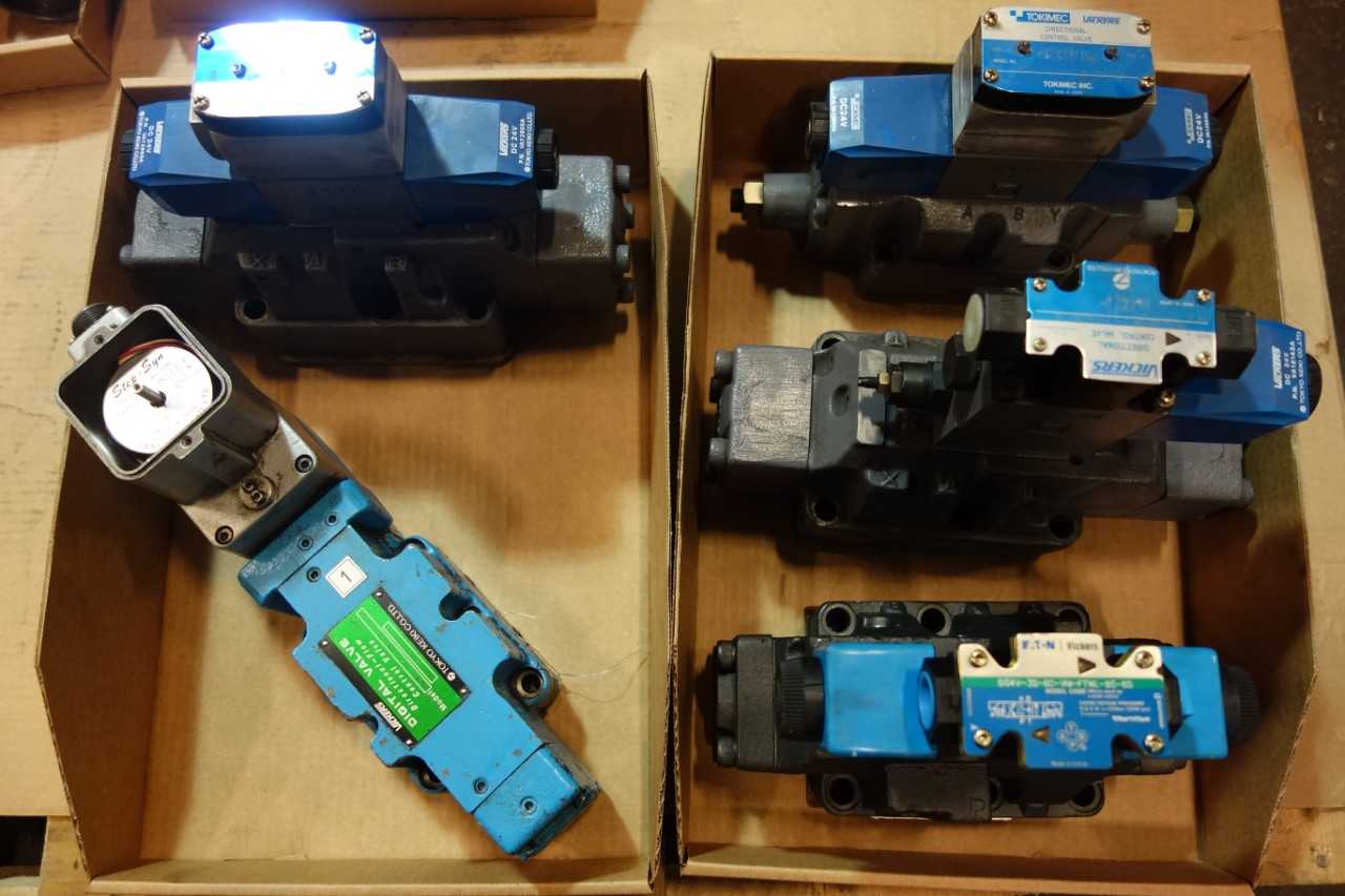 LOT OF 5 ASSORTED HYDRAULIC VALVES- VICKERS, TOKIMEC - VALVES