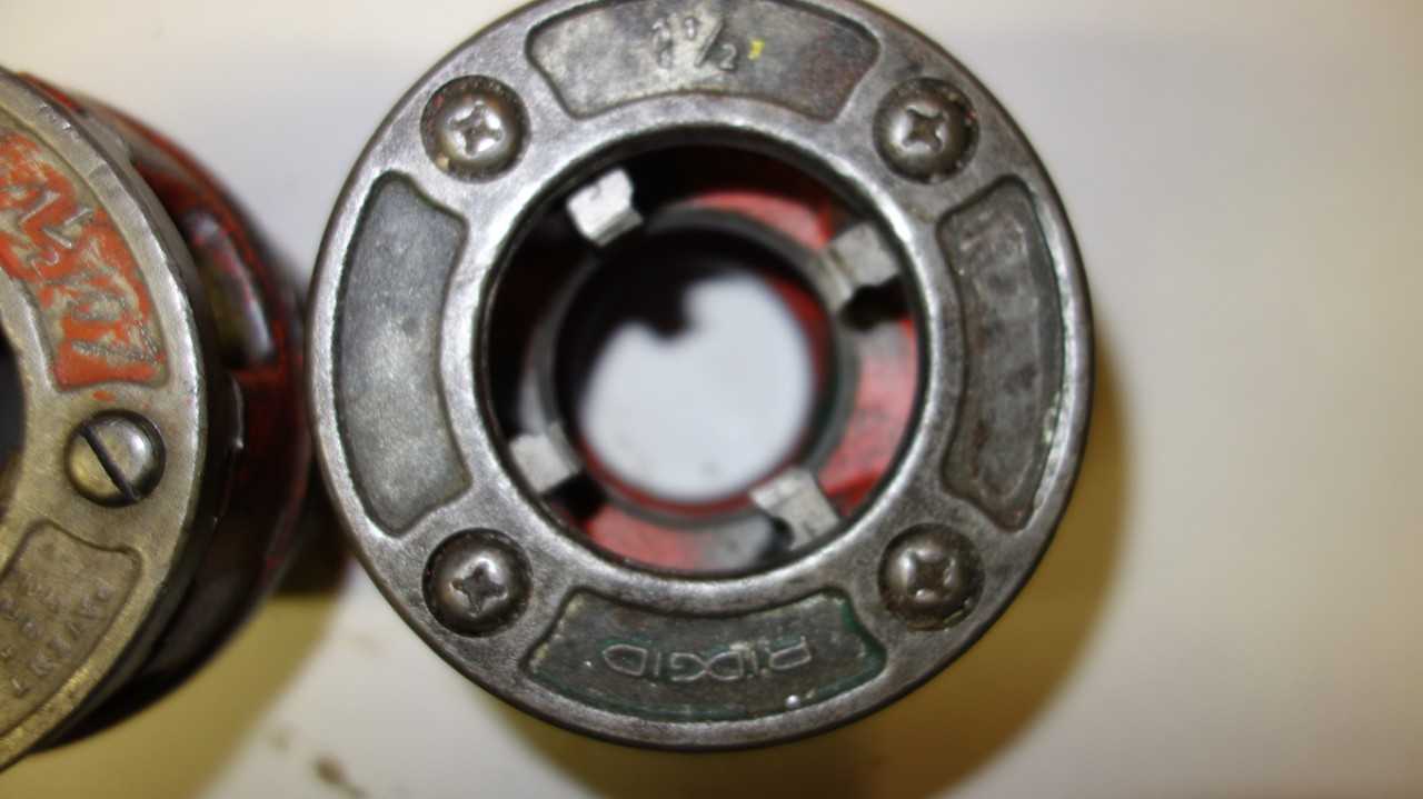 LOT OF 2 RIDGID 1-1/2 IN DIE HEADS - ELECTRIC POWER TOOLS
