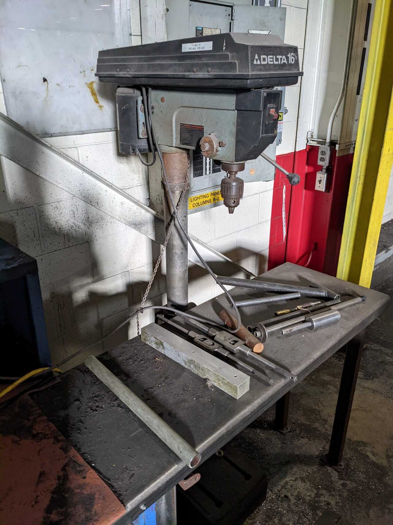 DELTA 17-901 17" FLOOR TYPE DRILL PRESS - UPRIGHT DRILL PRESSES