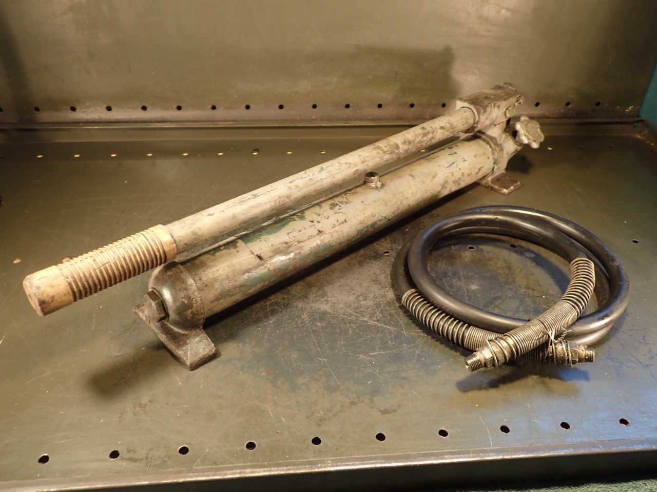 10-Ton Hydraulic Hand Cylinder Pump w/ Hose Autobody Frame Repair: 1/4" NPT Port - PRESSES