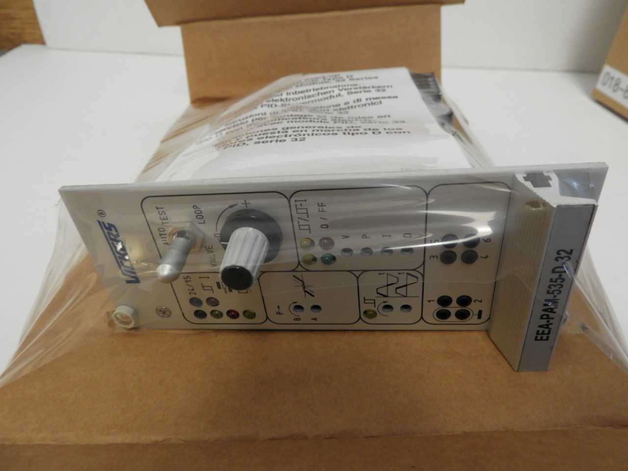 Vickers EEA-PAM-535-D-32 Power Amplifier for valve type KFG4V-5 (New Open Box) - AUTOMATION & CONTROLS