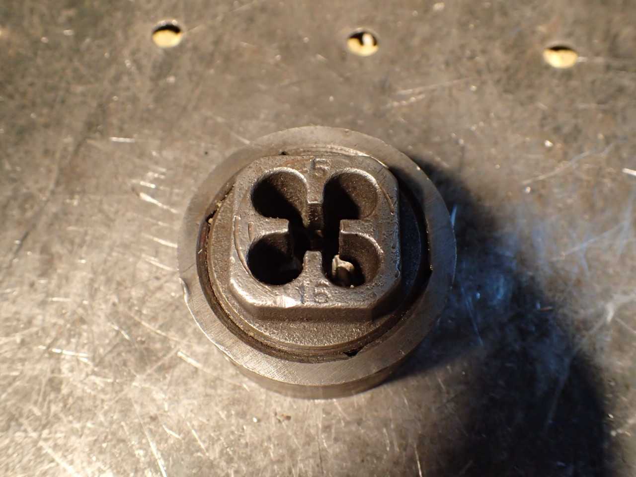 Little Giant 2" Round Body Threading Thread Die Head with 5/16"-18 NC Chasers - HOLEMAKING TOOLS