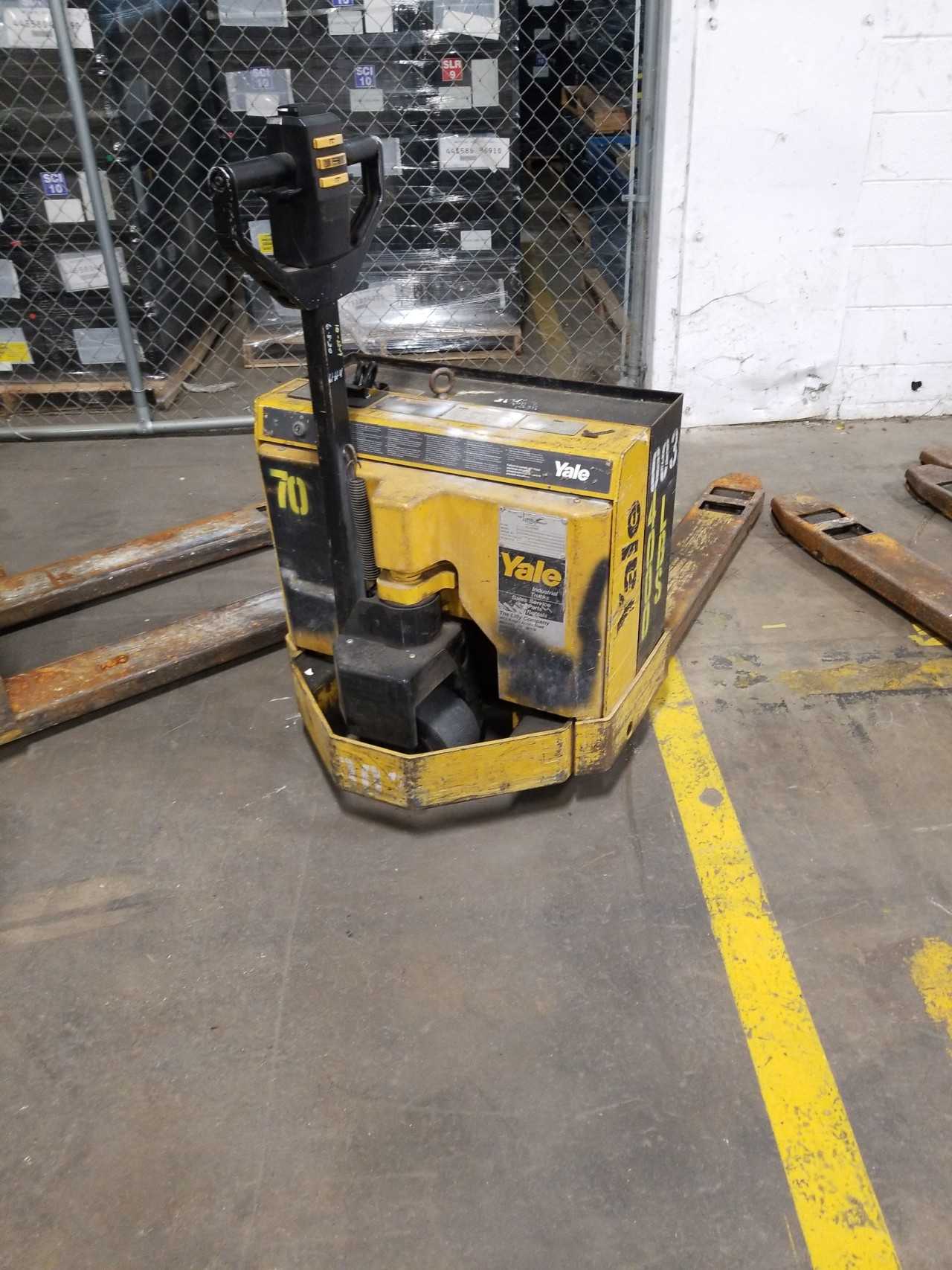LOT OF 3 YALE ELECTRIC PALLET JACKS - MISCELLANEOUS