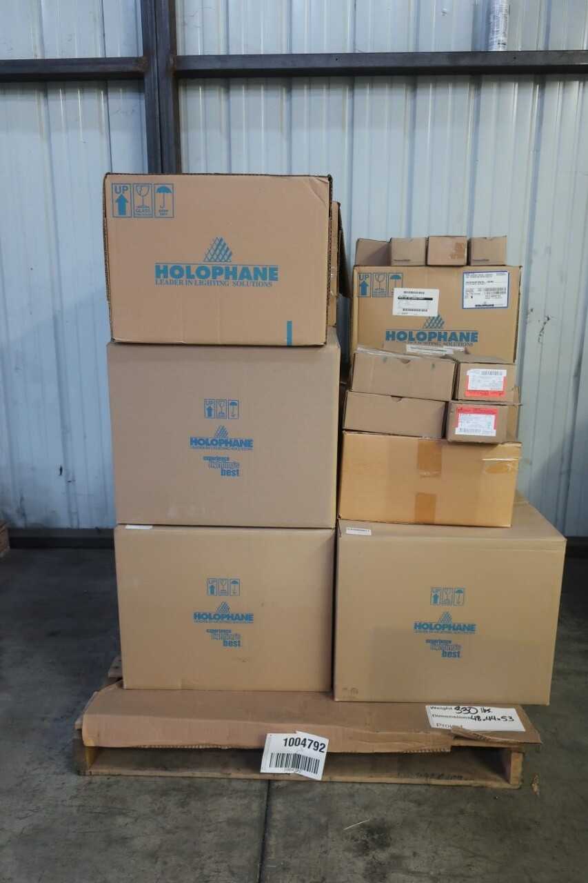 PALLET OF ASSORTED LIGHT FIXTURES AND CONDUIT FITTINGS - LIGHTING