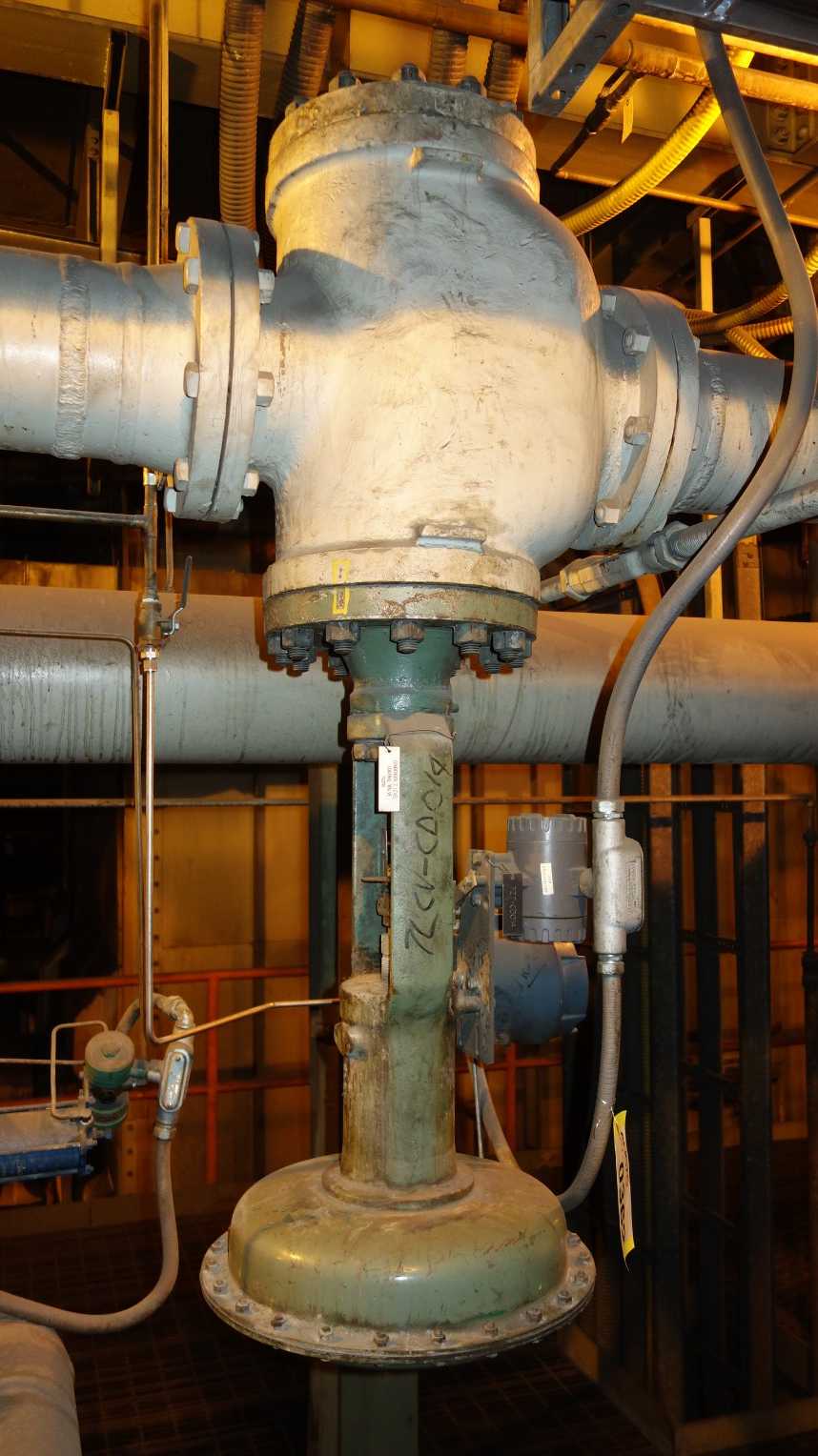 FISHER 8 IN STEEL CONTROL VALVE W/ 3590 POSITIONER - CONTROL VALVE