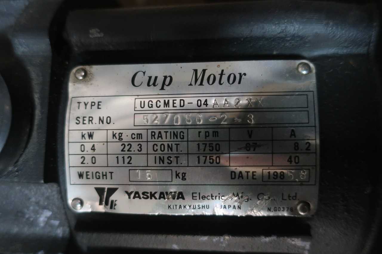 1 LOT OF TWO SERVO MOTORS- YASKAWA UGCMED-04AA2XX 2KW 1750RPM 5/8IN SERVO MOTOR, SGMDH-45A2B-YR15 4500W 1500RPM 28.4NM 200V-AC SERVO MOTOR - SERVO