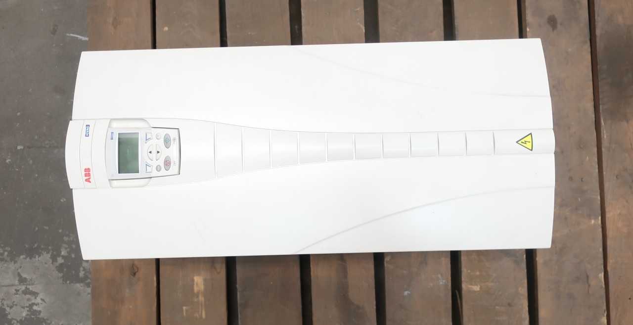 ABB ACH550-UH-157A-4 380-480V-AC 0-500HZ 0-480V-AC 125HP AC VFD DRIVE - MOTOR DRIVES