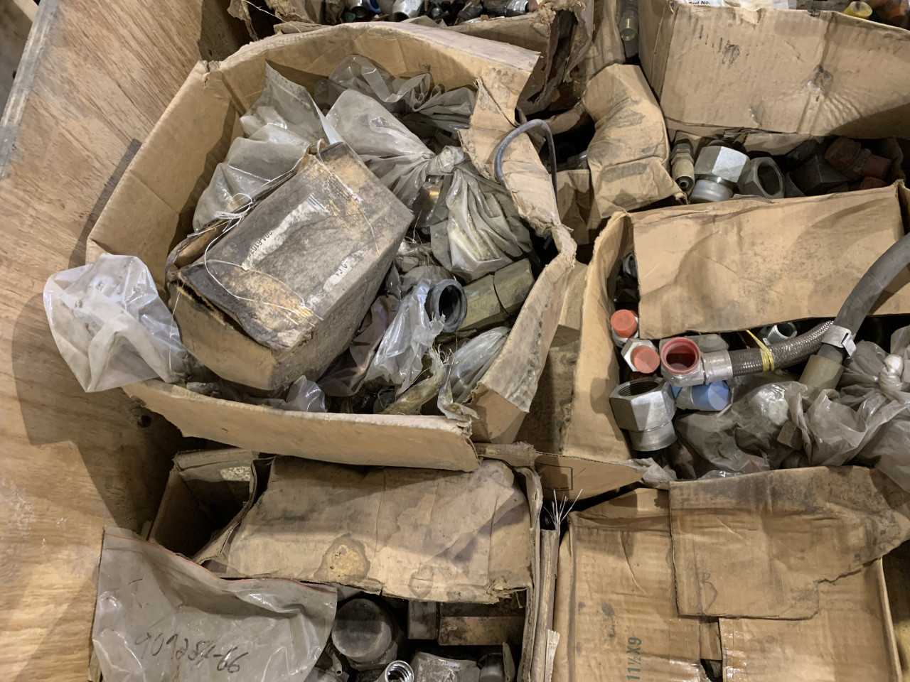CRATE OF MISC. FITTINGS VARIOUS SIZES PARKER ETC. - ELECTRIC POWER TOOLS