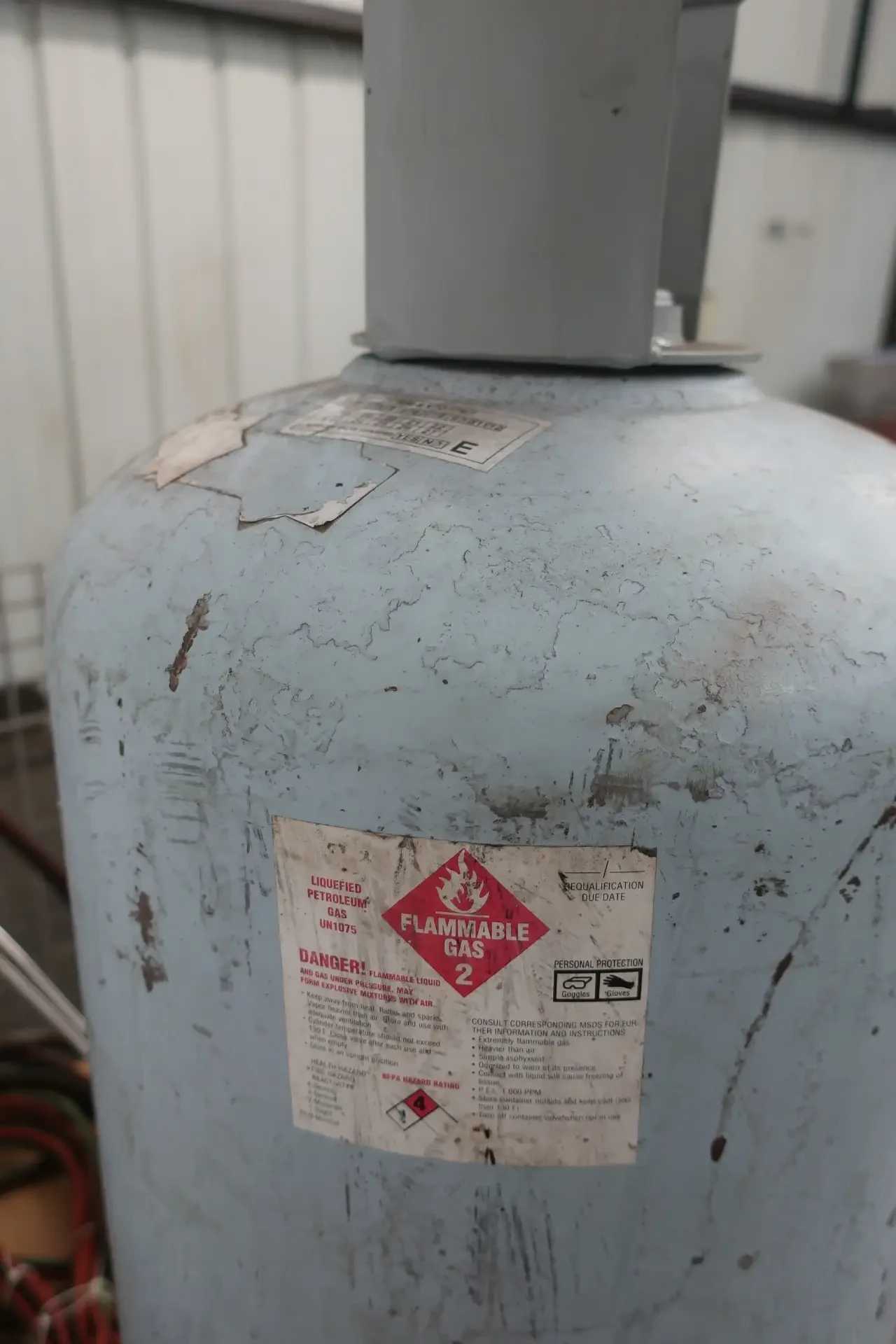 TANK LIQUEFIED PETROLEUM GAS AND TORCH - WELDING EQUIPMENT
