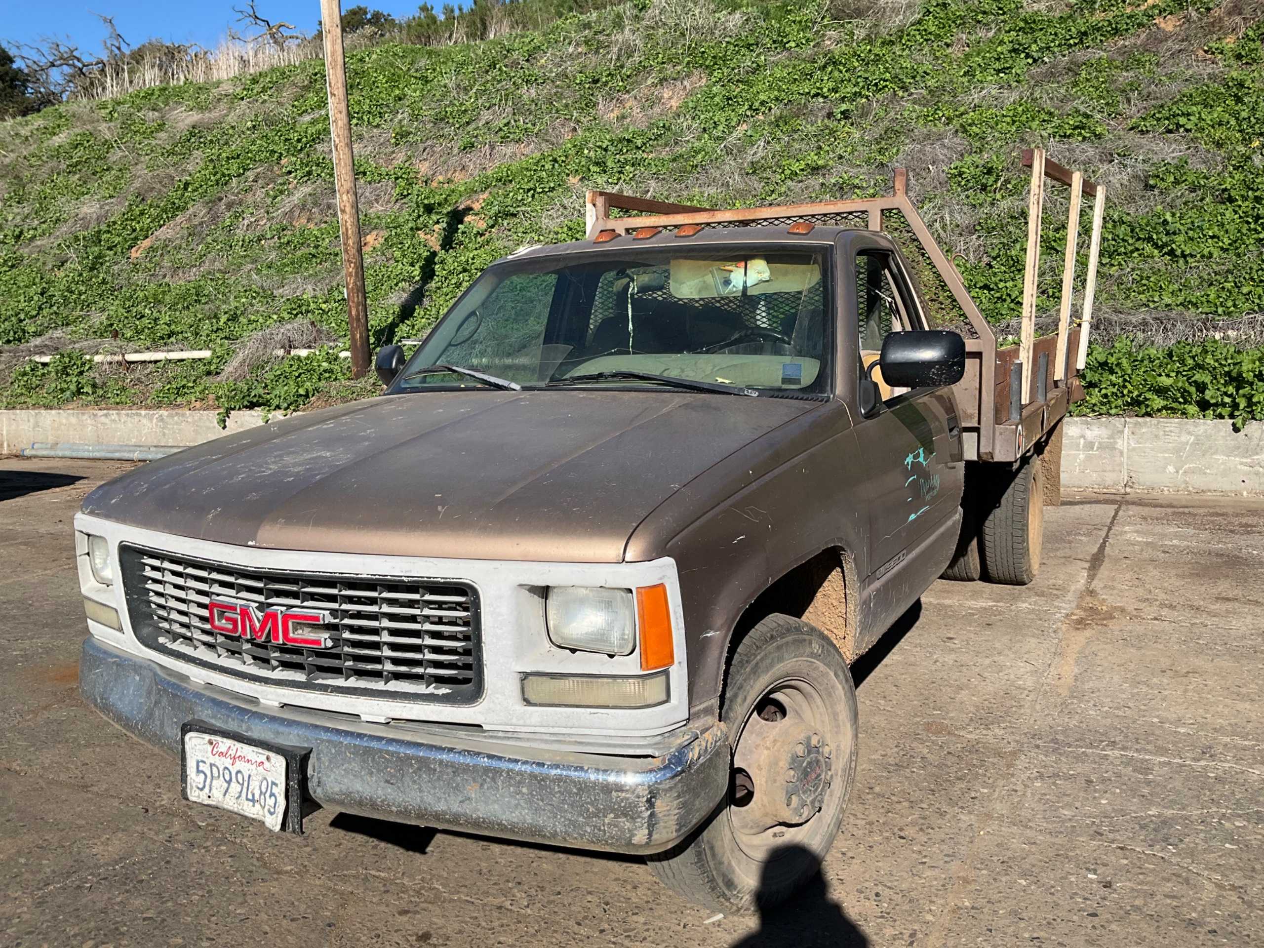 GMC 3500 DUMP TRUCK