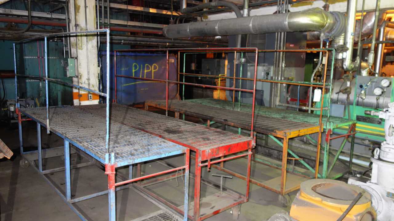 LOT OF 4 PORTABLE WORK PLATFORMS - MISCELLANEOUS
