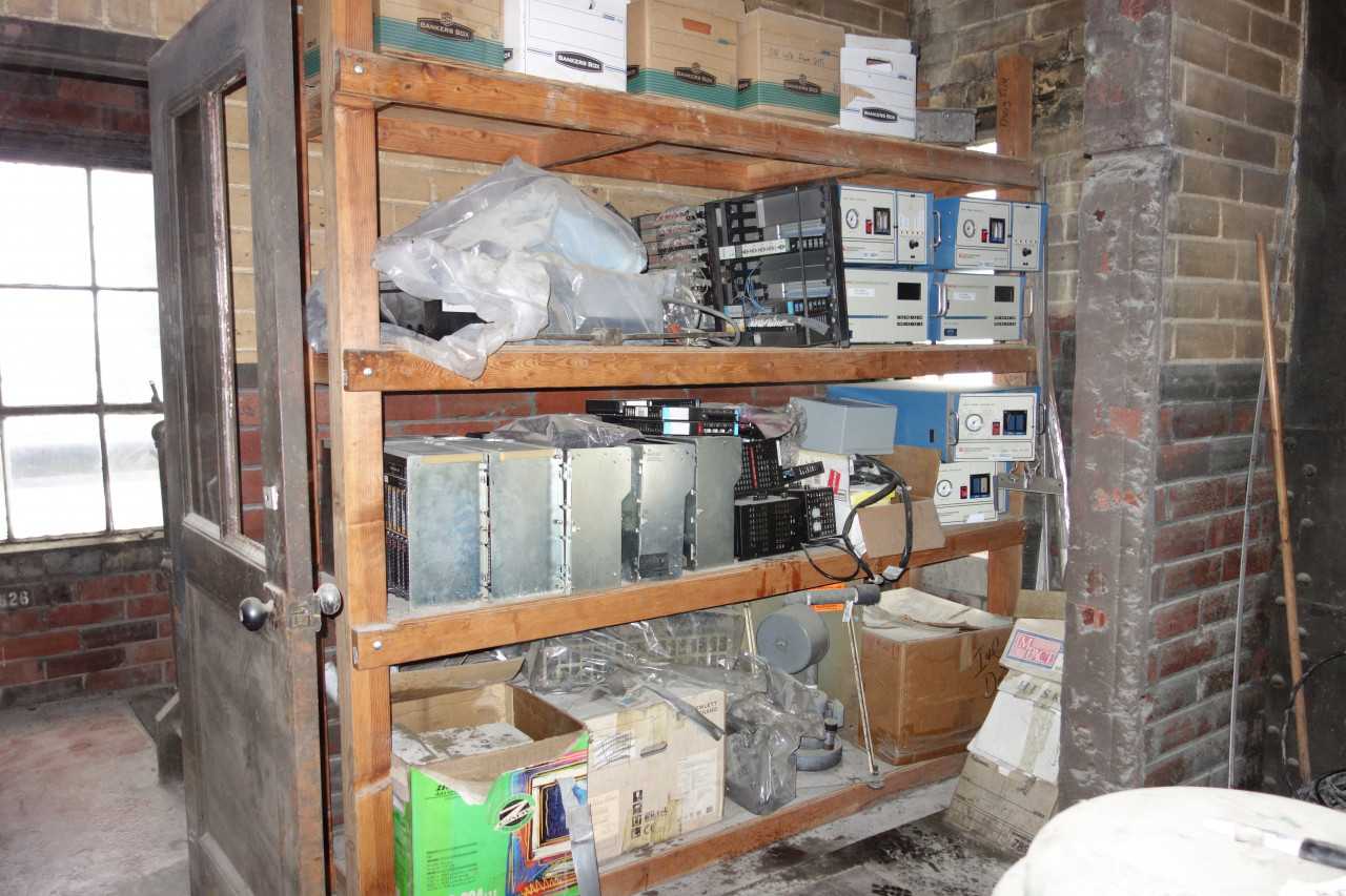 ASSORTED LOT OF ELECTRICAL SQUARE D SY/MAX AND THERMO ENVIRONMENTAL ANALYZERS - ELECTRICAL COMPONENTS