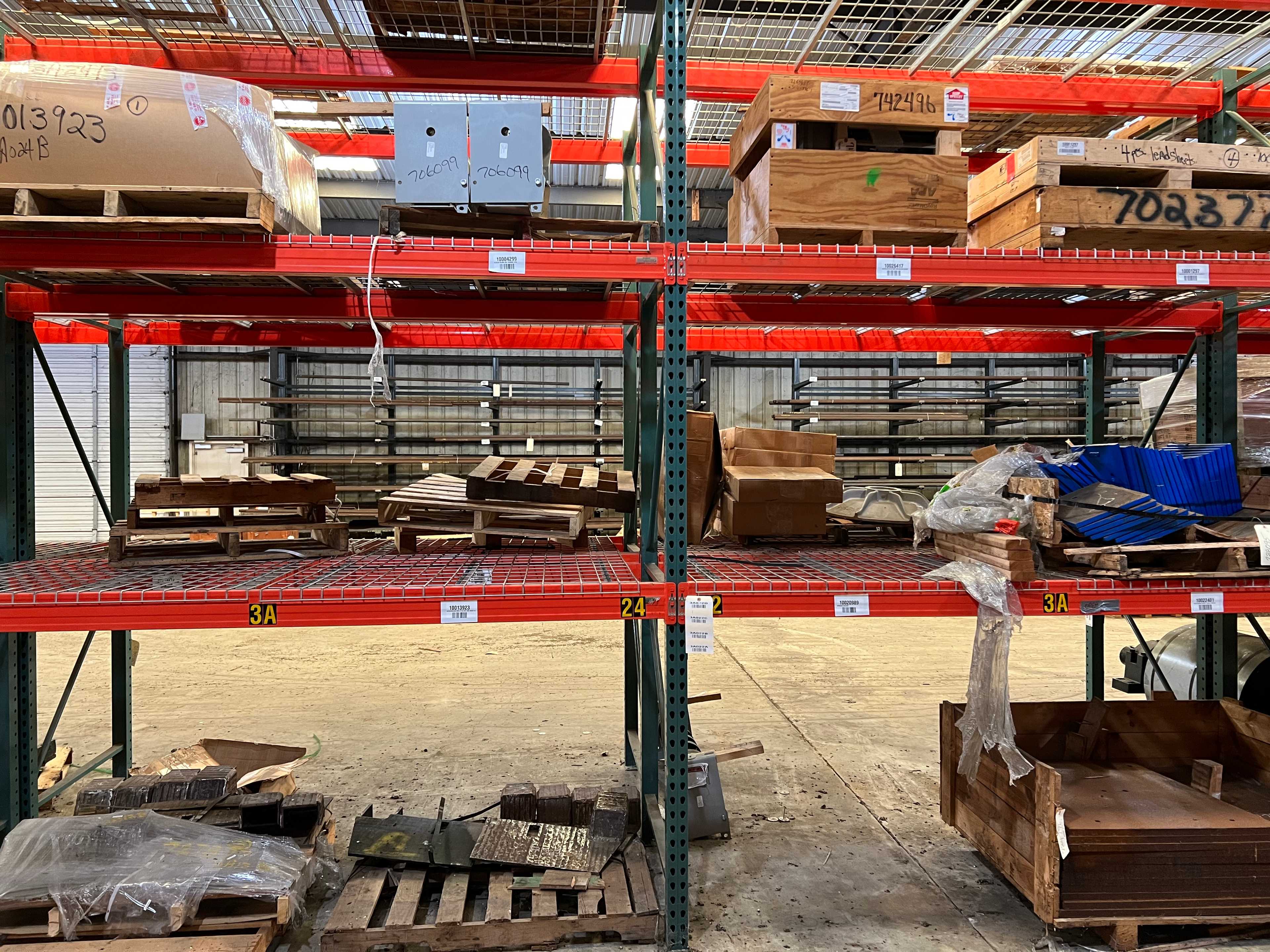 CONTENTS OF RACKING (RACKING NOT INCLUDED) - PALLET RACKING
