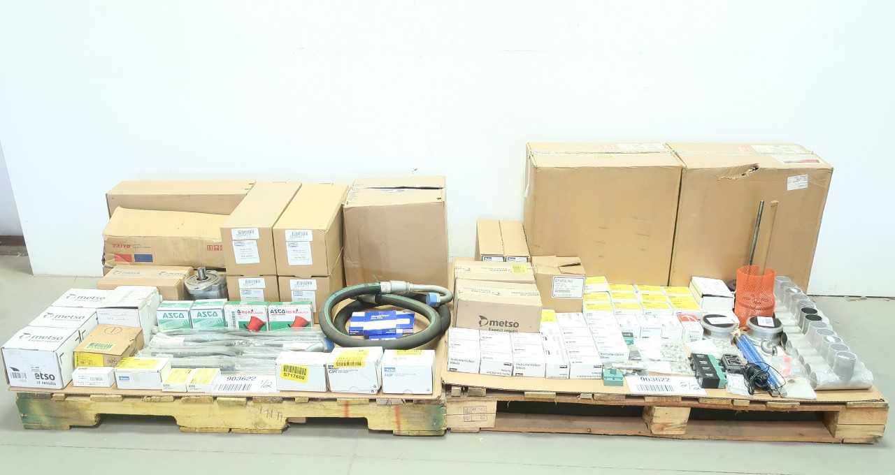 2 PALLETS OF ASSORTED HYDRAULIC CYLINDERS, HYDRAULIC HOSES, HYDRAULIC SERVO VALVES, FITTINGS, SOLENOID VALVES, CHECK VALVES - VALVES