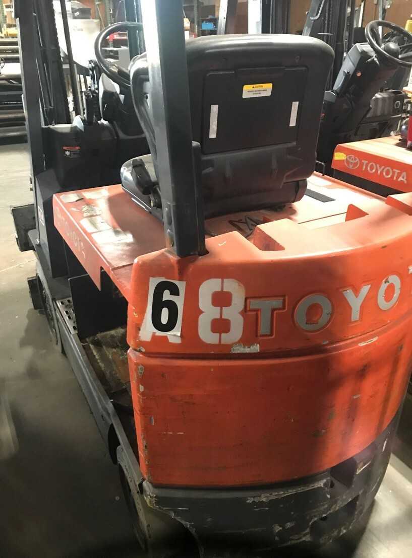 #8 / Toyota Electric Lift - FORKLIFTS