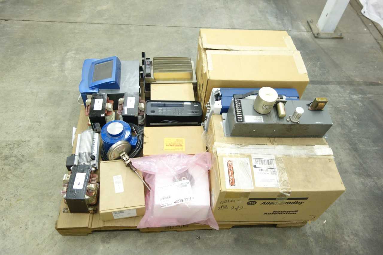 PALLET OF ASSORTED ELECTRICAL AND CONTROLS - ELECTRICAL COMPONENTS