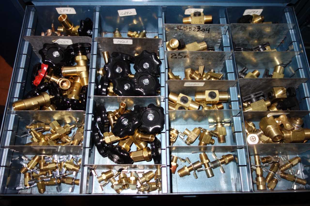CONTENTS WITH CURTIS TOOLBOX, BRASS PIPE FITTINGS - PROCESS EQUIPMENT