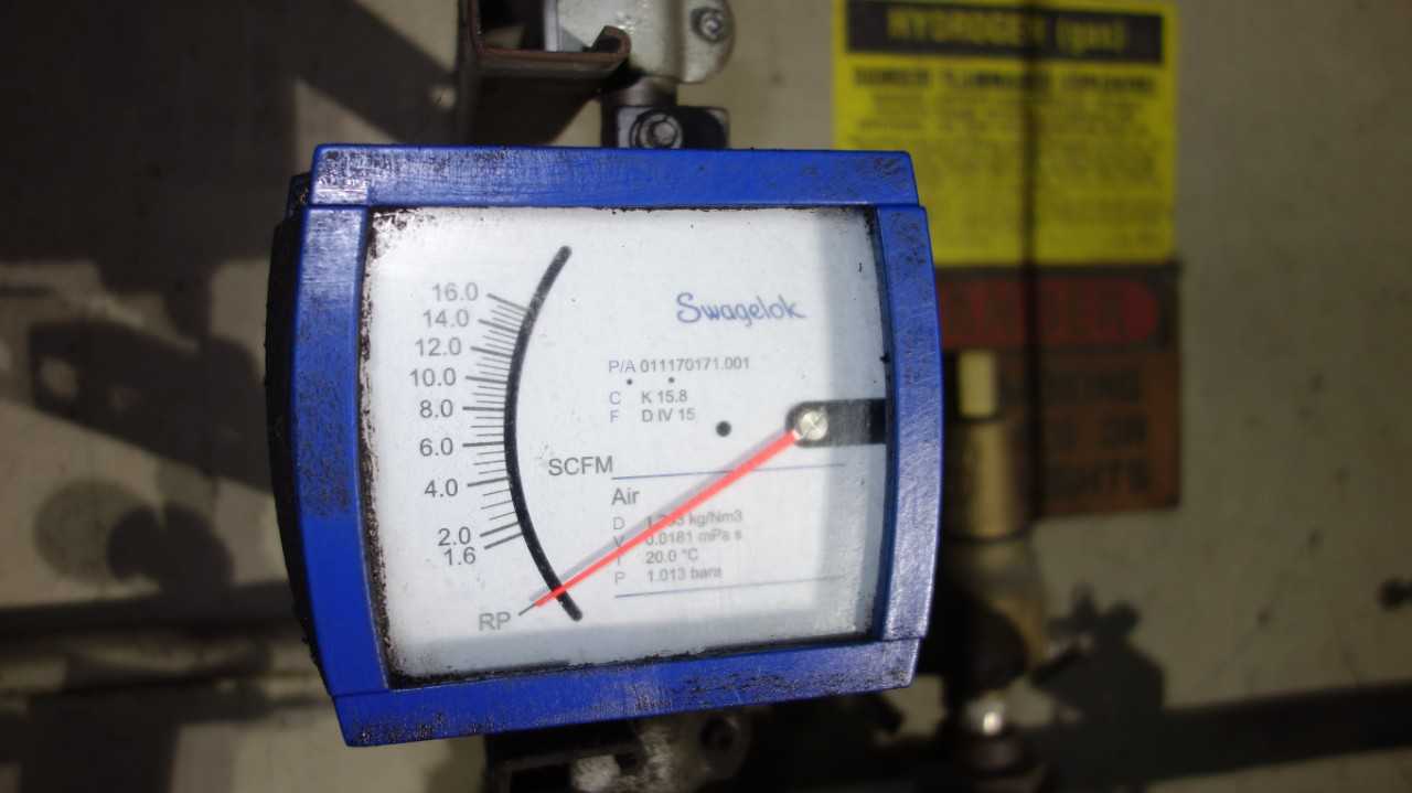 LOT OF 2 ASSORTED GAS METER, SWAGELOK VAF-M3-1-10R-0 FLOWMETER, LEEDS & NORTHRUP METER - FLOW METER