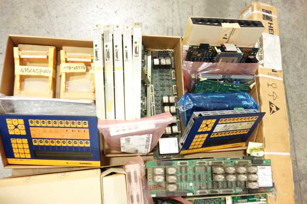 1 PALLET OF ASSORTED AUTOMATION AND CONTROLS - INDUSTRIAL PARTS