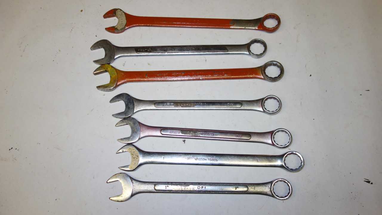 LOT OF 7 ASSORTED COMBINATION WRENCHES - HAND TOOLS