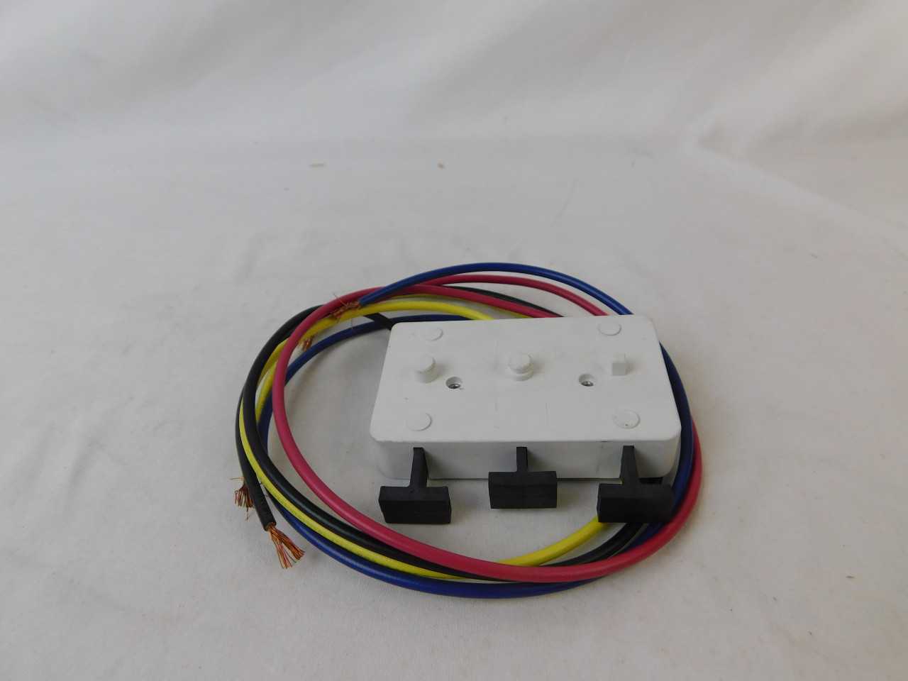 Quantity of 3 New Surplus Eaton 86-5359-3 Switch Momentary - ELECTRICAL COMPONENTS
