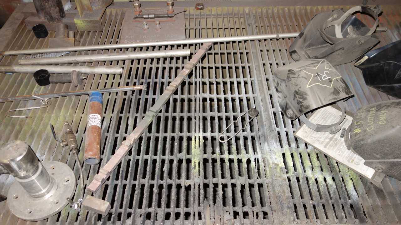 MACHINE SHOP WELDING TABLE W/ WELDING CONTENTS - WELDING EQUIPMENT
