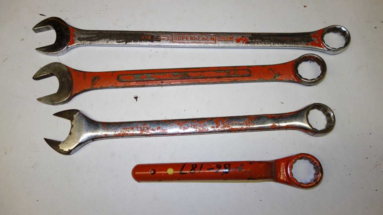 LOT OF 4 ASSORTED COMBINATION WRENCHES - HAND TOOLS