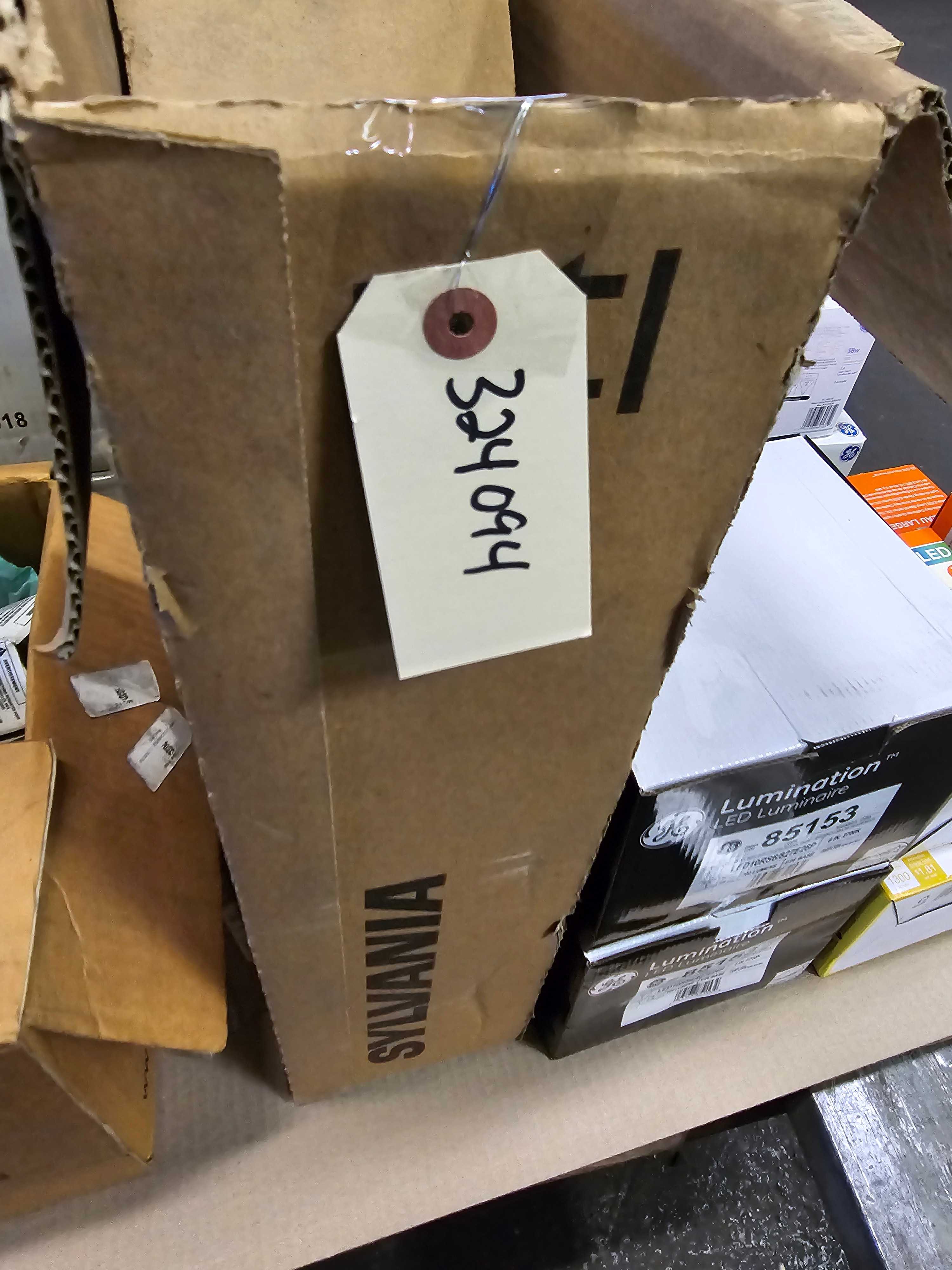 LOT OF ASSORTED LIGHTING & BULBS - LIGHTING