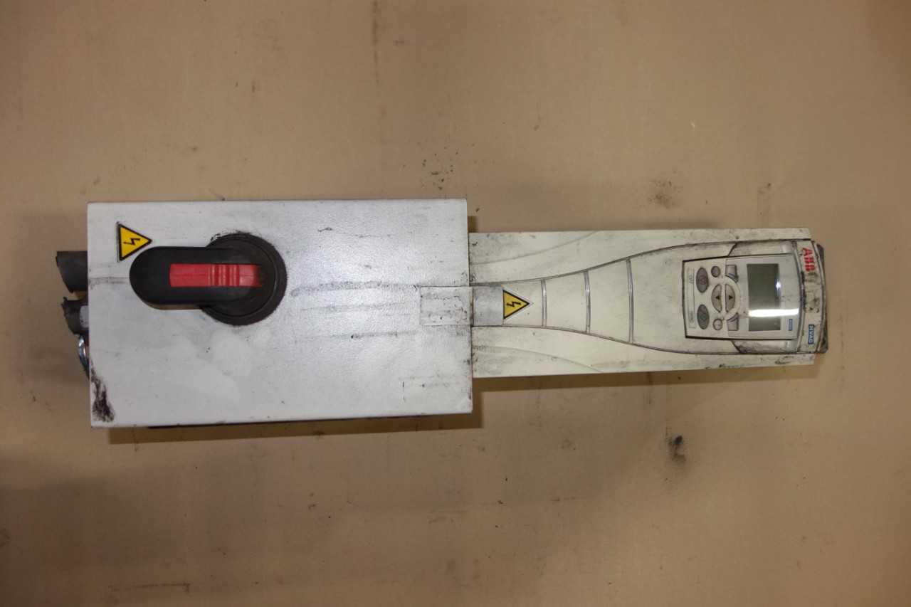 ABB ACH 550-PD-08A8-4 HVAC DRIVE - MOTOR DRIVES